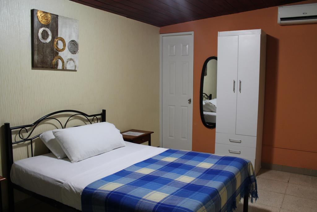 Hostal Cocos Inn Панама Экстерьер фото