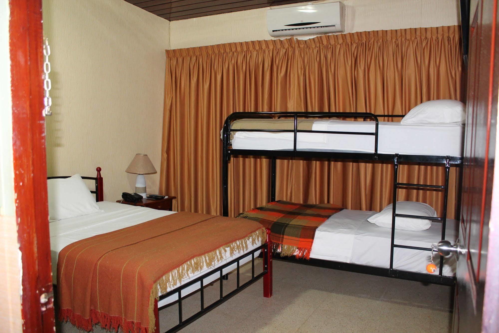 Hostal Cocos Inn Панама Экстерьер фото